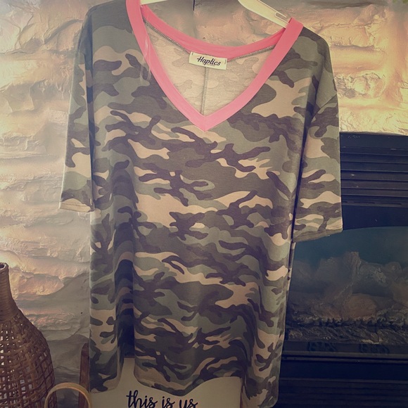 SUPER CUTE CAMO T SHIRT. BRAND NEW WITH TAGS. - Picture 1 of 1
